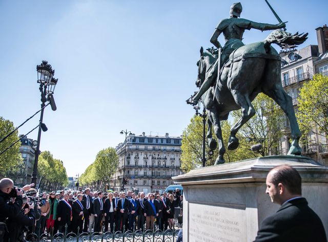 Dépôt de gerbe par la présidente du FN place Saint Augustin à Paris