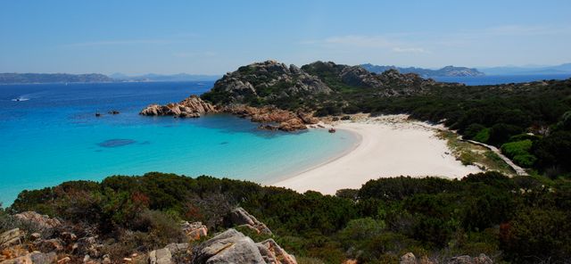 La plage rose de Budelli