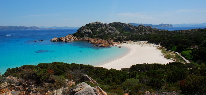 La plage rose de Budelli