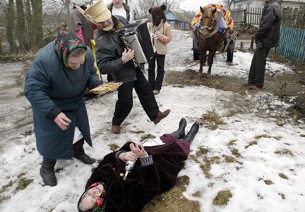 Une femme âgée à Tchernobyl.