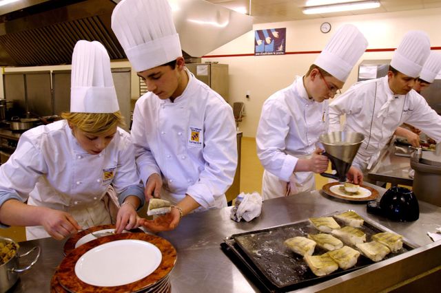 Parmi lesprévisions de recrutement 2016, les apprentis de cuisine