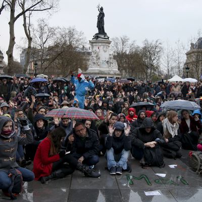 Nuit Debout (sous la pluie) hier mercredi "37 mars"