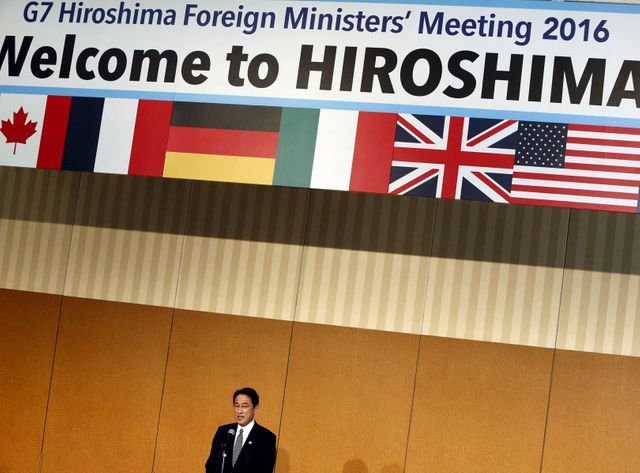 Visite historique de John Kerry à Hiroshima.