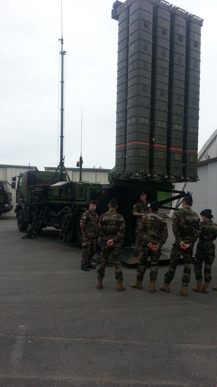 Une rampe de lancement de missiles