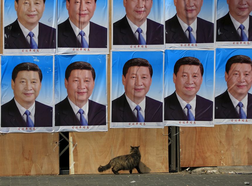 A Shangai, un mur recouvert d'affiches à la gloire du président chinois Xi Jinping