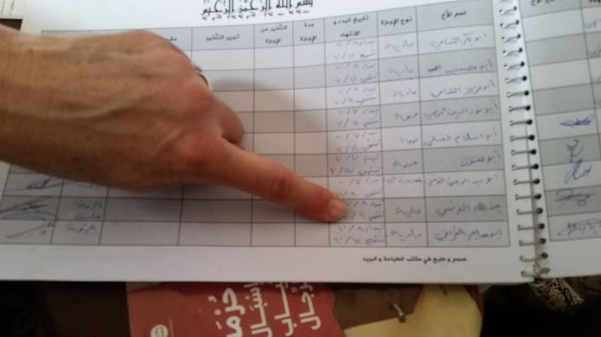 Registre de Daech avec permissions des combattants. Ici le nom d un français : Junde Allah Al Ferencie