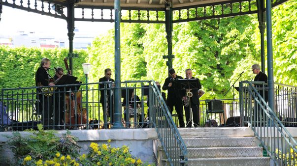 L'Alexander's jazz band fait partie des 450 projets retenus par la ville de Paris pour animer les kiosques cet été. (© Victor Tribot Laspière / France Musique)