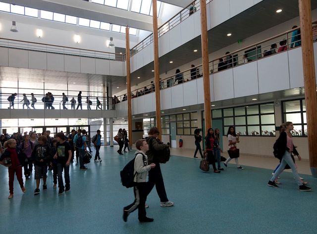 Le non remplacement des profs fait perdre 20 000 heures de cours
