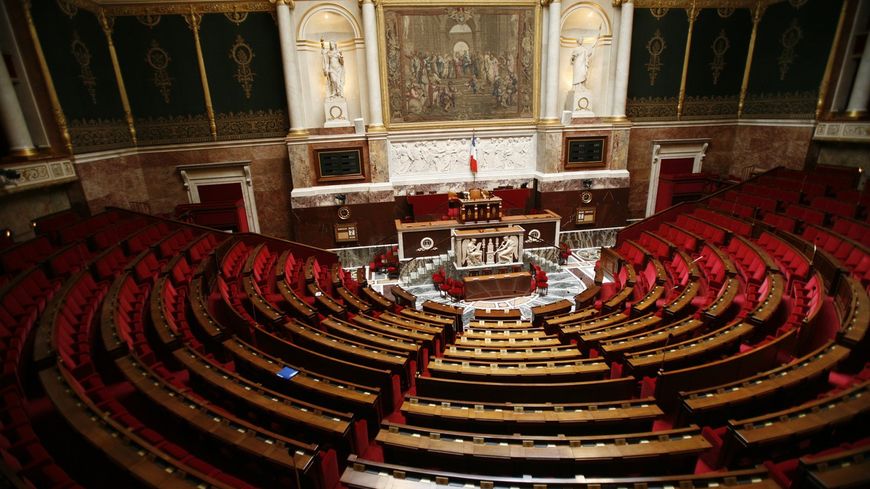 Les gradins vides de l'Assembée Nationale