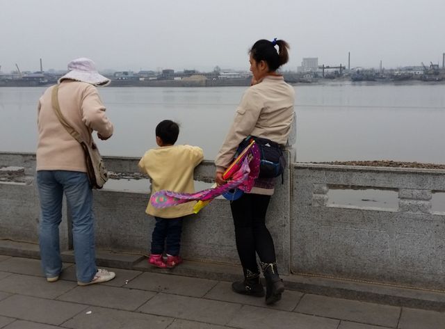 Des touristes chinois à la frontière nord-coréenne.