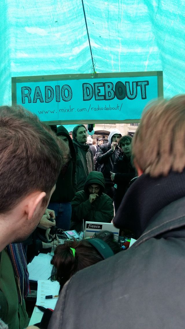 Radio debout