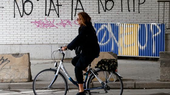 Slogan anti-TAFTA à Bruxelles. - François Lenoir (Reuters)