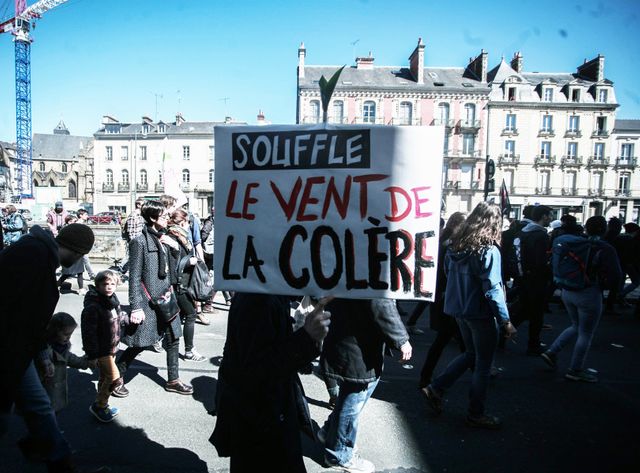 En province, les défilés de la matinée n'ont pas connu de débordements majeurs