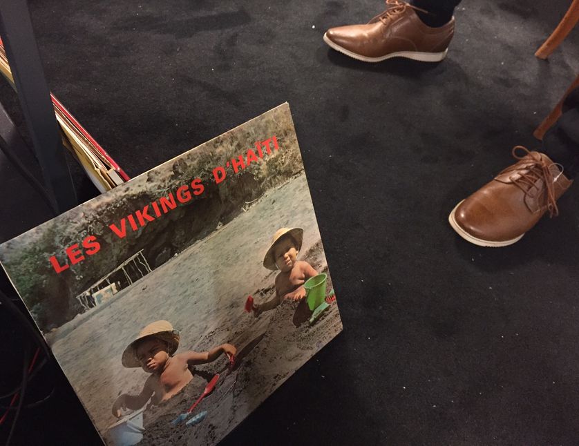 Vinyle Les Vikings d'Haïti, 1973, label Debs Music et les chaussures de B. Lubat