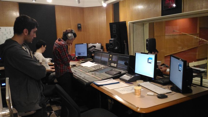 Equipe technique aux commandes