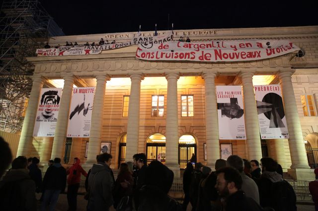 Les intermittents occupent le théâtre de l'Odéon à Paris