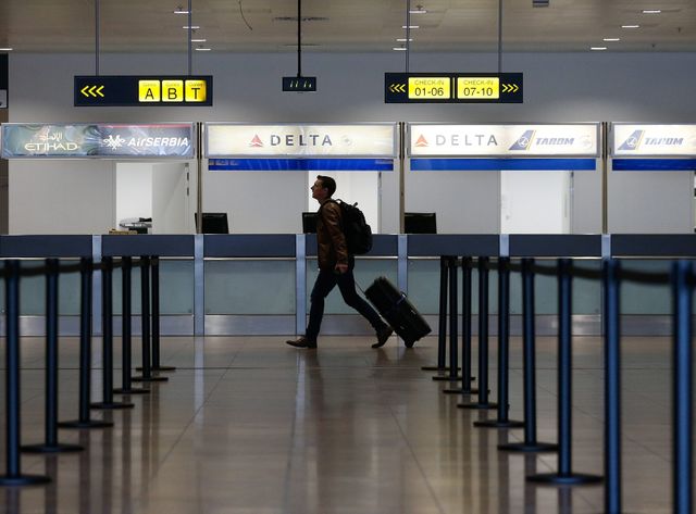 Les premiers passagers sont revenus dans le hall des départs de Zaventem