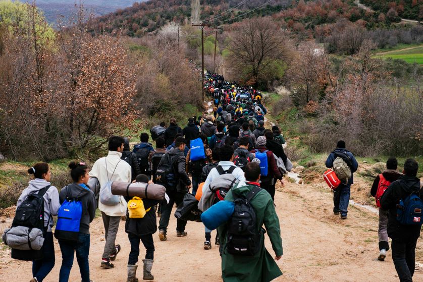 Des migrants tentent de trouver une nouvelle route pour passer en Macedoine.