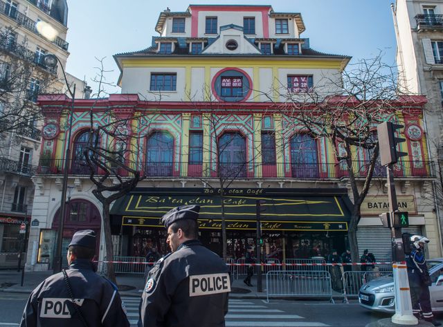 Policiers devant l'entrée du Bataclan, mars 2016