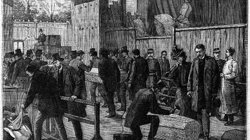 Reconnaissance des victimes après l'incendie au Bazar de la Charité en 1897.
