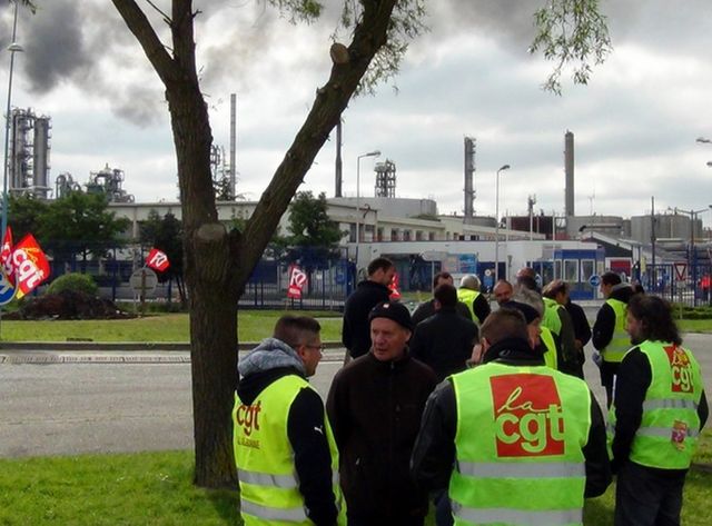 La grève affecte légèrement la deuxième raffinerie de France, celle d'ExxonMobil, située sur la commune de Notre-Dame de Gravenc