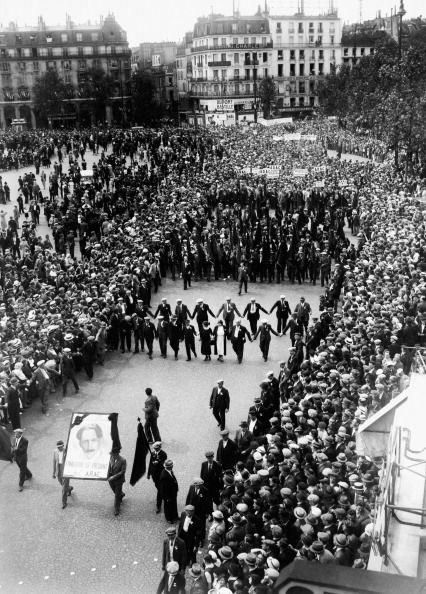 Parade du Front Populaire lors de la fête nationale française en 1936