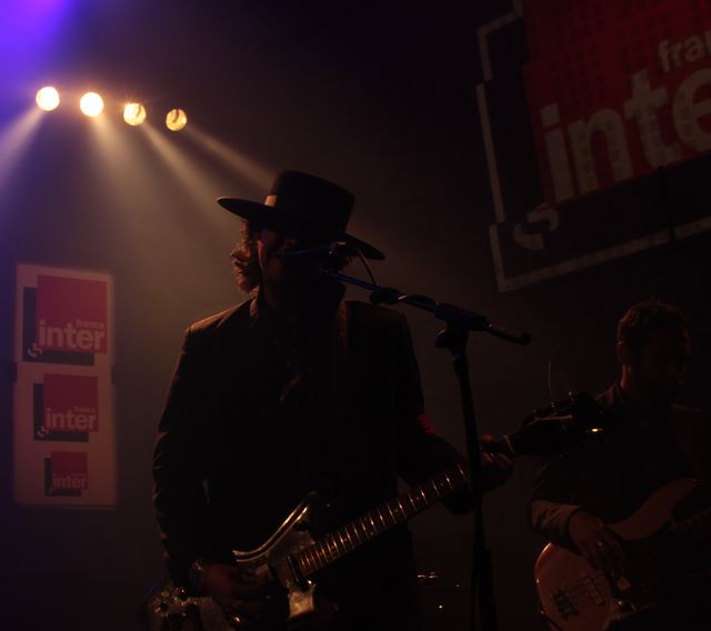 Brian Lopez, chanteur du groupe américain Xixa, en live au studio 105