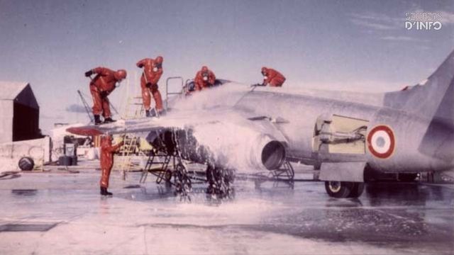 Décontamination d'un avion Vautour