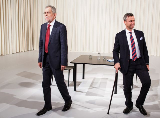 En Autriche, les deux candidats à la présidentielle au coude à coude.