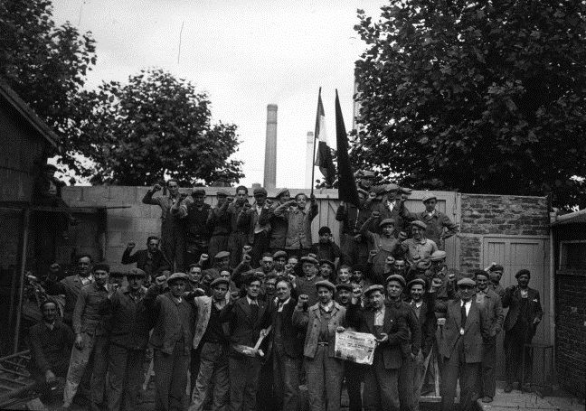 Grève de la métallurgie : occupation d'une usine de la banlieue parisienne, 1936