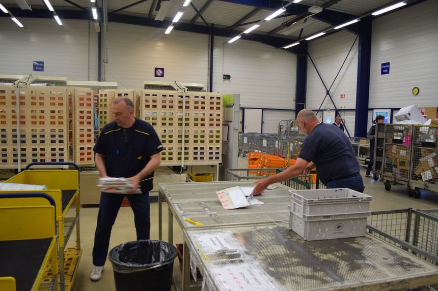 La Poste Plateforme Industrielle Courrier Marseille Provence Alpes