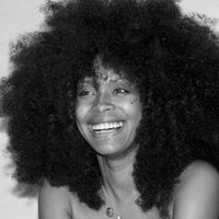 Erykah Badu a sorti sa mixtape "But You Caint Use My Phone" en 2015.