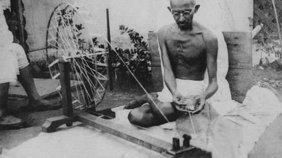 Gandhi filant - Inconnu/Wikimedia commons