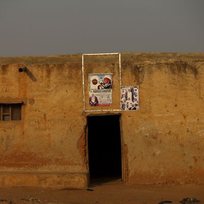 Affiches à l'effigie de l'EI sur une maison de Zaria,nord du Nigeria, février 16