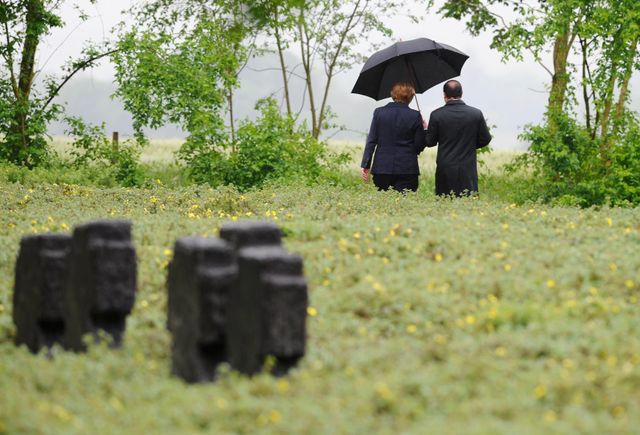 La chancelière Angela Merkel et le président François Hollande, à Verdun, 29 mai 2016.