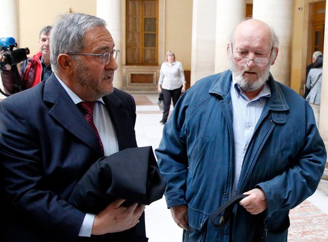 Jean-Claude Mas avec son avocat (à gauche)