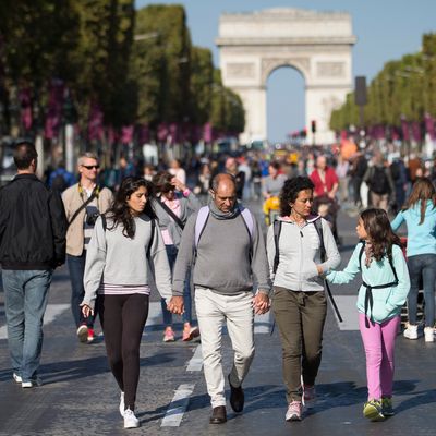 Les Champs-Elysées pendant la journée sans voiture du 27 septembre 2015