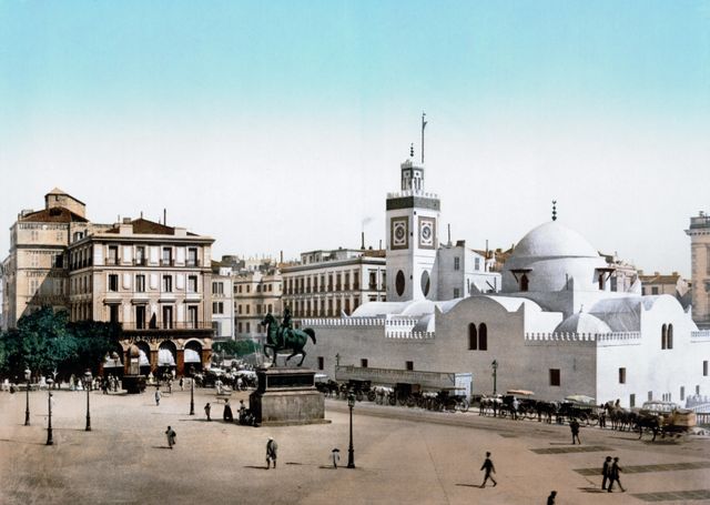 Place du gouvernement à Alger en 1899