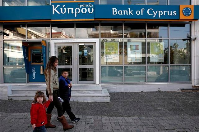 la taxe sur les dépôts bancaires à chypre suscite l'inquiétude