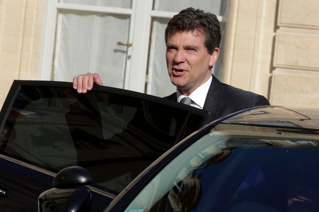 arnaud montebourg affirme qu'il reste à son poste