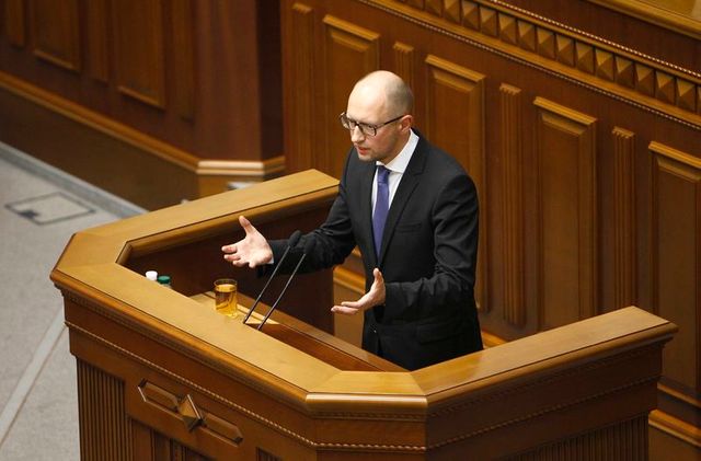 le premier ministre ukrainien iatseniouk démissionne
