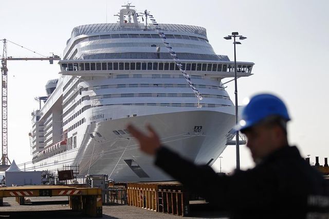 arnaud montebourg assure vouloir défendre la pérénnité des chantiers navals de saint-nazaire