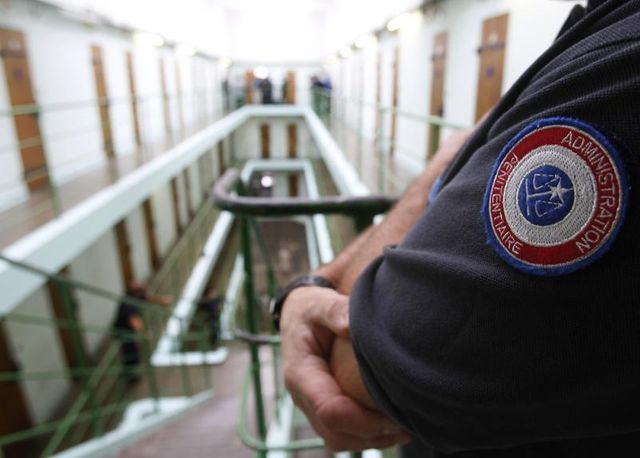 les surveillants de prison protestent contre leurs conditions de travail