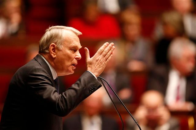 l'opposition tente d'exploiter le manque d'autorité supposé de jean-marc ayrault