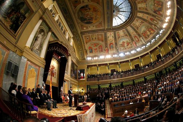 en espagne, felipe vi a prêté serment