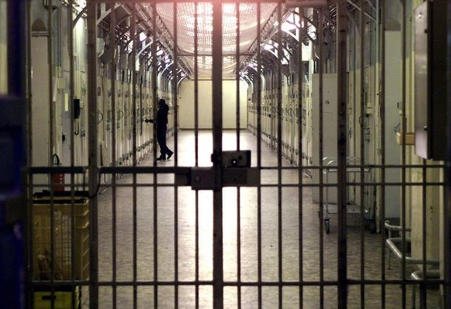 christiane taubira dénonce le laxisme de la droite sur les prisons