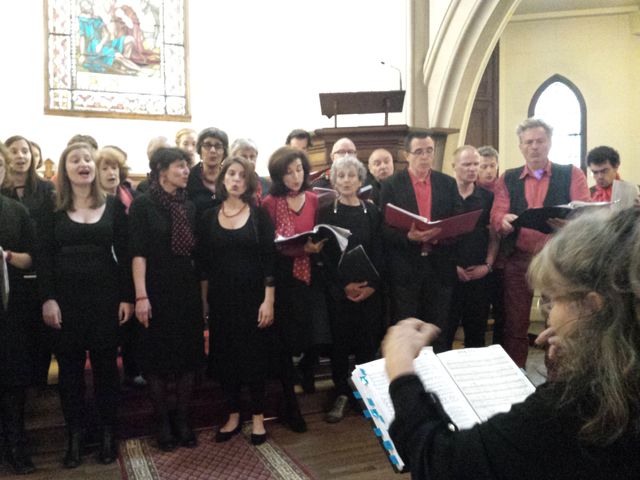 La chorale du Delta dirigée par Coline Serreau