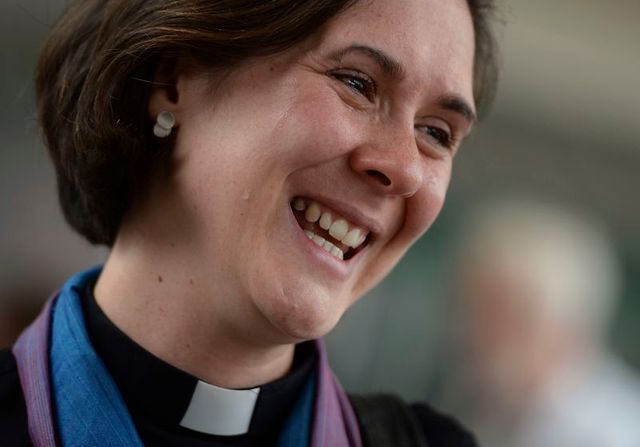 l'église d'angleterre autorise les femmes à devenir évêque
