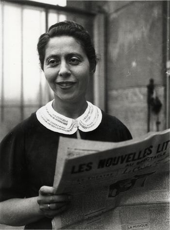 Irène Némirovsky lisant Les Nouvelles Littéraires, par A. Harlingue, 1938