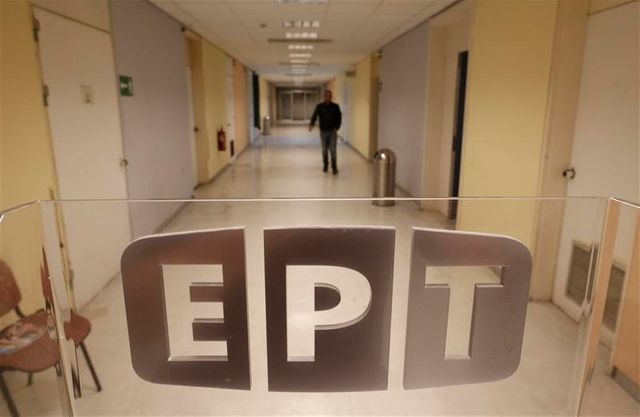 le premier ministre grec fait un geste après la fermeture de l'ert